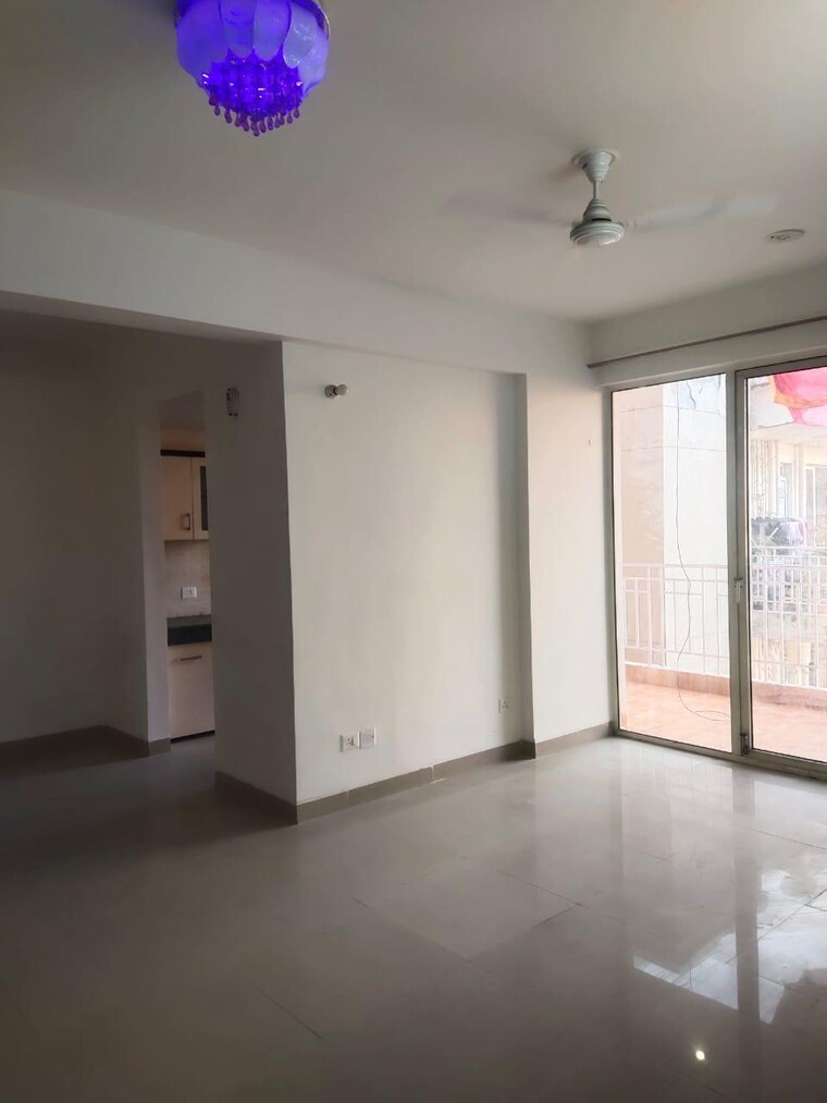 Room, puri-pratham 3 Bedroom 914 Sq.Ft. Apartment In Sector 84 Faridabad 8802427
