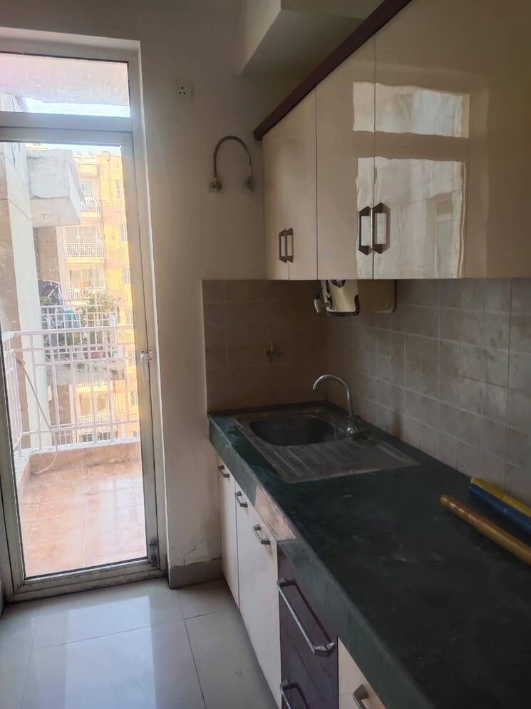 Kitchen, puri-pratham 3 Bedroom 914 Sq.Ft. Apartment In Sector 84 Faridabad 8802427