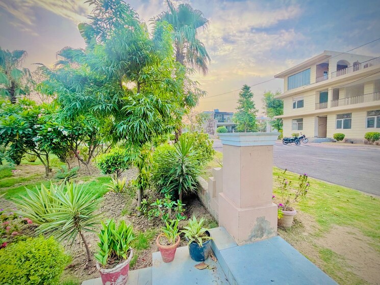 Garden, zestha-bhagirath-vihar-residency  250 Sq.Yd. Plot In Sector 27 Yamuna Expressway Greater Noida 8802465