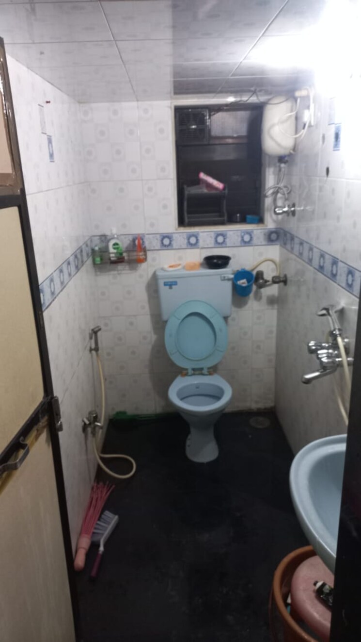 Bathroom, vakola 1 Bedroom 500 Sq.Ft. Builder Floor In Vakola Mumbai 8802517