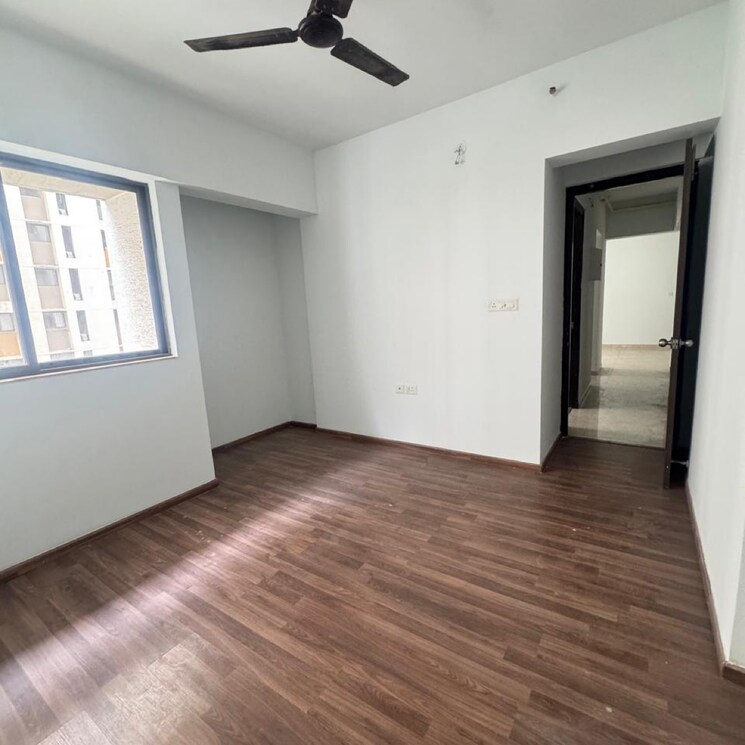 Room, lodha-palava-fontana-c-to-h 1.5 Bedroom 534 Sq.Ft. Apartment In Taloja Bypass Road Thane 8802598