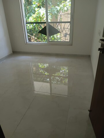 Room in 1.5 BHK Apartment at Vile Parle East – for Sale