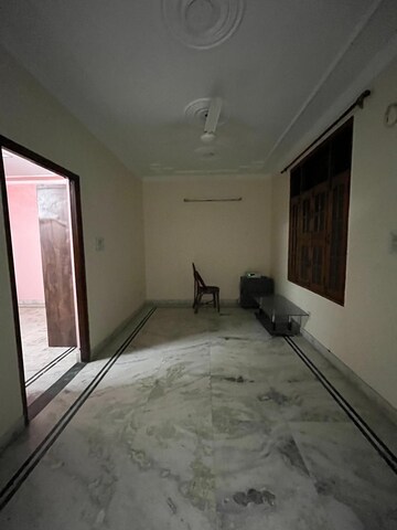 Building Lobby in 2 BHK Builder Floor at Sector 39 – for Rent