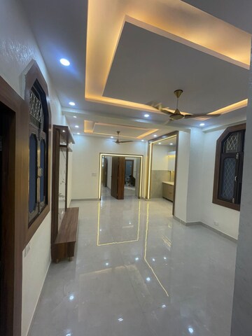 Building Lobby in 3 BHK Builder Floor at Vaishali Sector 4 – for Sale