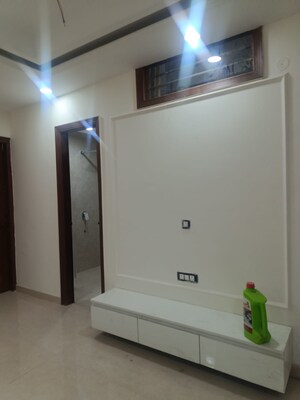 Furnished Amenities in 3 BHK Builder Floor at BPTP District Phase 2, Sector 84 – for Sale