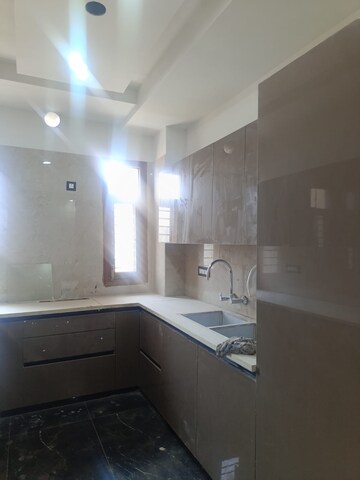 Bathroom in 3 BHK Builder Floor at BPTP District Phase 2, Sector 84 – for Sale