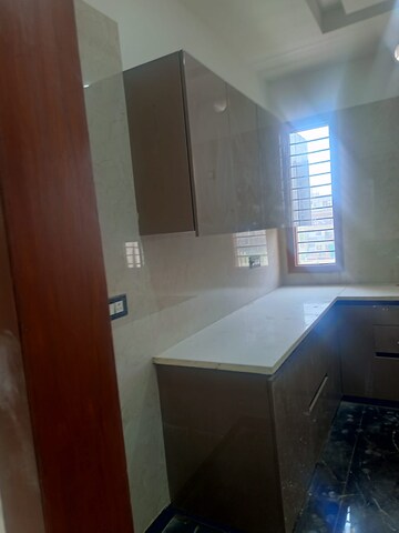 Kitchen in 3 BHK Builder Floor at BPTP District Phase 2, Sector 84 – for Sale