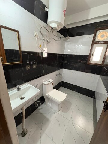 Team Area in 1 RK Builder Floor at Ansal Sushant Lok I, Sector 43 – for Rent