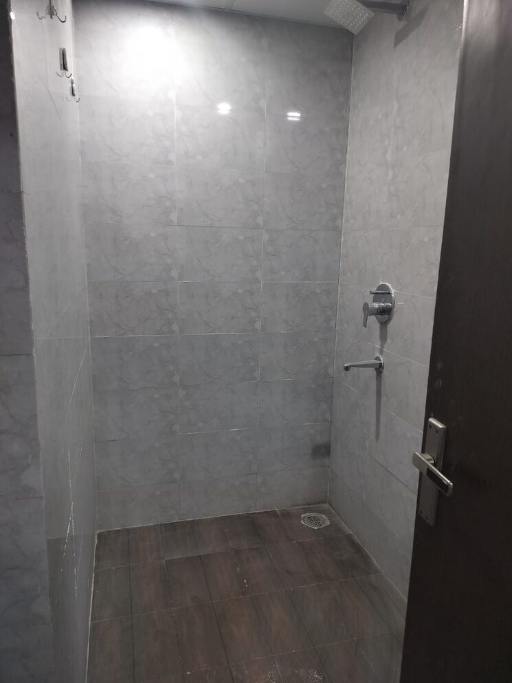 Bathroom, motiaz-royal-citi Commercial Showroom 990 Sq.Ft. In Ambala Highway Zirakpur 8802657