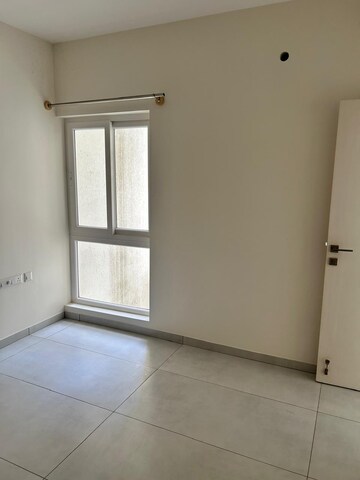 Room in 2 BHK Apartment at Casagrand Boulevard, Hennur Road – for Rent