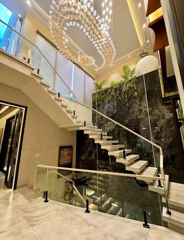 Staircase in 2 BHK Builder Floor at Sector 28 – for Rent