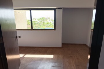 Room in 2.5 BHK Apartment at Lodha Lakeshore Greens, Dombivli East – for Sale