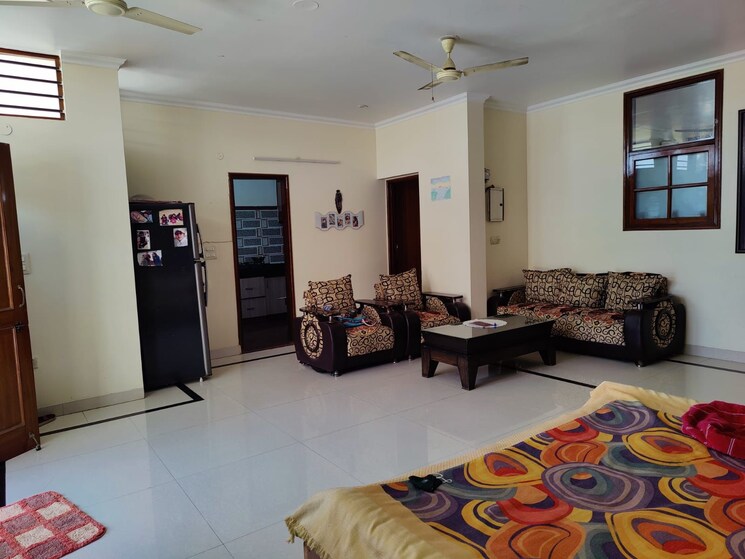 Living Room, sector 21d 3 Bedroom 270 Sq.Yd. Builder Floor In Sector 21d Faridabad 8802830