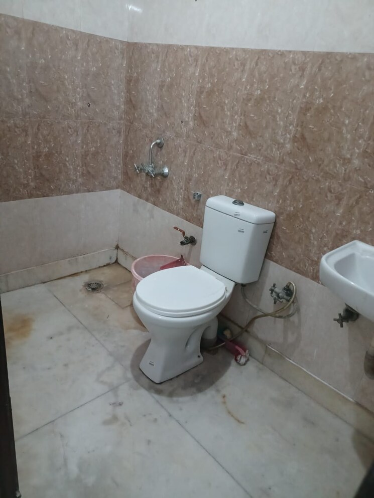 Bathroom, chattarpur 2 Bedroom 900 Sq.Ft. Builder Floor In Chattarpur Delhi 8802961
