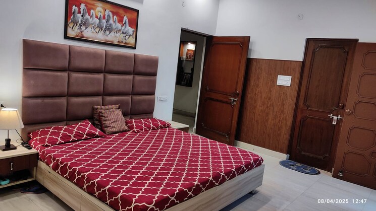 Bedroom, sector 21d 3 Bedroom 250 Sq.Yd. Builder Floor In Sector 21d Faridabad 8802933