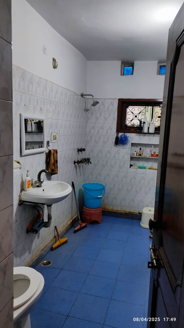 Bathroom, sector 21d 3 Bedroom 250 Sq.Yd. Builder Floor In Sector 21d Faridabad 8802933
