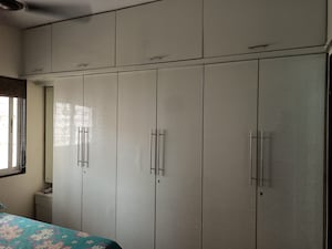 Furnished Amenities in 2 BHK Apartment at Shapoorji Pallonji Sarova, Kandivali East – for Sale