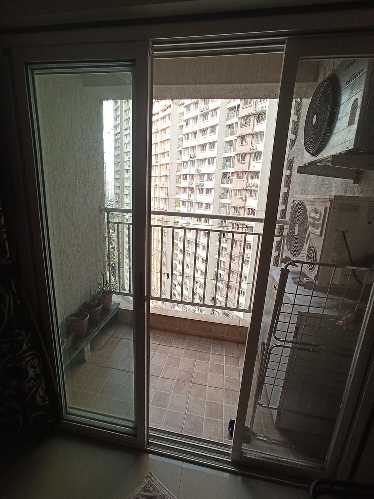 Balcony, shapoorji-pallonji-sarova 2 Bedroom 600 Sq.Ft. Apartment In Kandivali East Mumbai 8803071