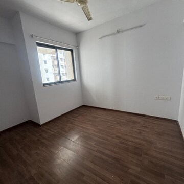 Room in 1 BHK Apartment at Lodha Palava City Lakeshore Greens, Hedutane – for Rent