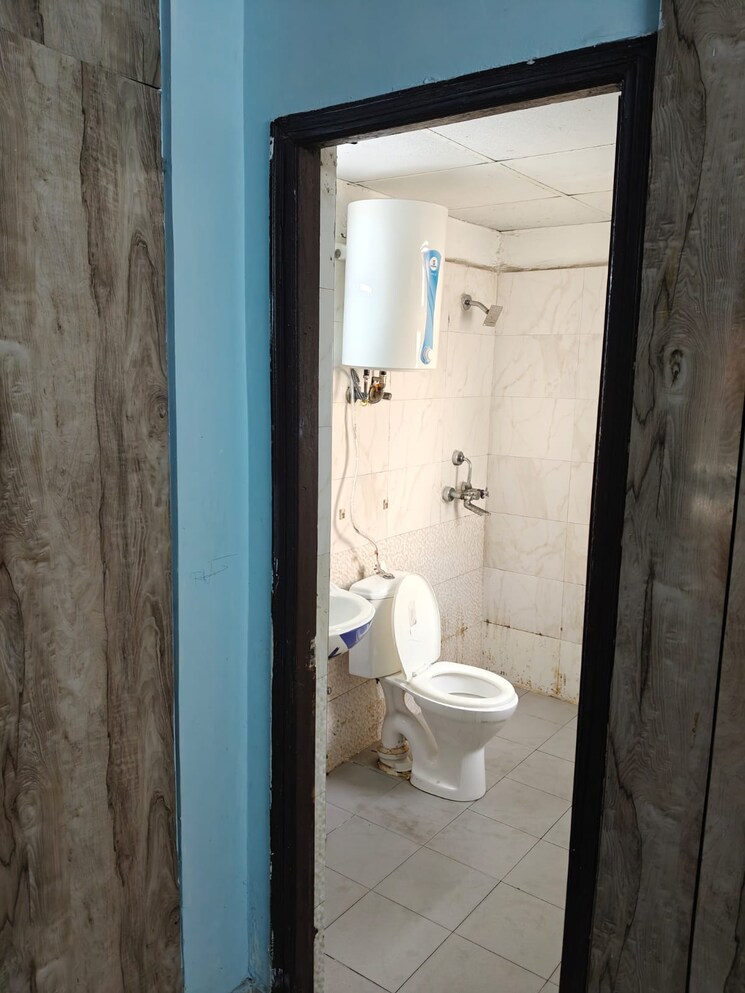 Bathroom, anand niketan 3 Bedroom 400 Sq.Yd. Builder Floor In Anand Niketan Delhi 8803276