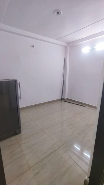 Room in 1.5 BHK Builder Floor at Mayur Vihar – for Rent
