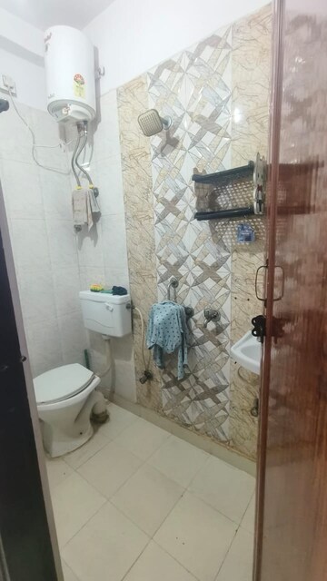 Bathroom in 1.5 BHK Builder Floor at Mayur Vihar – for Rent