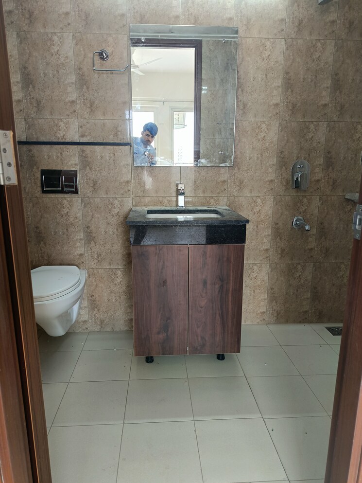 Bathroom, shapoorji-pallonji-joyville-gurgaon 3 Bedroom 1852 Sq.Ft. Apartment In Sector 102 Gurgaon 8803610