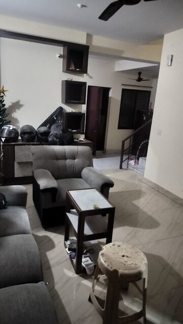 Team Area in 2 BHK Builder Floor at Indiranagar – for Rent
