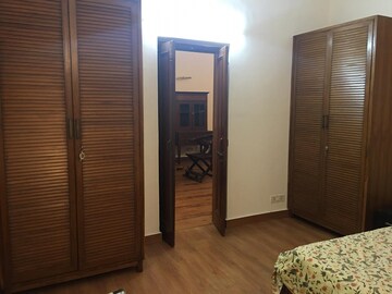 Room in 3 BHK Builder Floor at Green Park Extension – for Rent