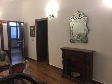 Furnished Amenities in 3 BHK Builder Floor at Green Park Extension – for Rent