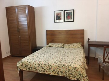 Bedroom in 3 BHK Builder Floor at Green Park Extension – for Rent