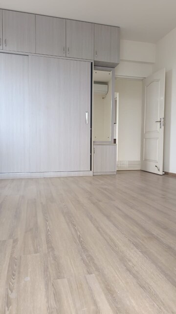Room in 2.5 BHK Apartment at Godrej 101, Sector 79 – for Rent
