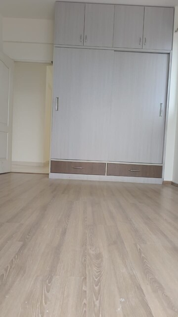 Room in 2.5 BHK Apartment at Godrej 101, Sector 79 – for Rent