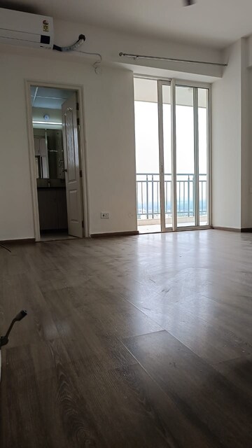 Room in 2.5 BHK Apartment at Godrej 101, Sector 79 – for Rent