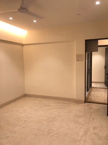 Room in 3 BHK Apartment at Riddhi Garden, Malad East – for Rent