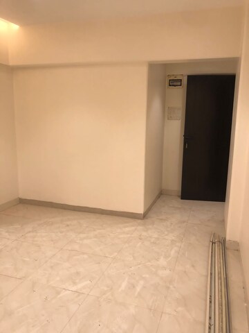 Room in 3 BHK Apartment at Riddhi Garden, Malad East – for Rent