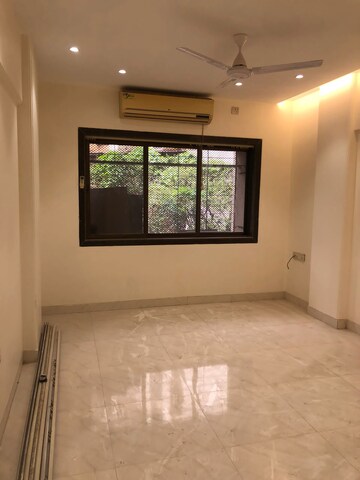 Room in 3 BHK Apartment at Riddhi Garden, Malad East – for Rent