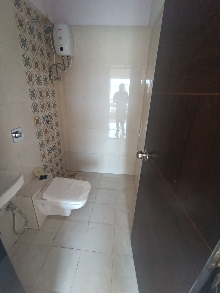Bathroom, shivraj-heights-apartments 1 Bedroom 600 Sq.Ft. Apartment In Kandivali West Mumbai 8803755