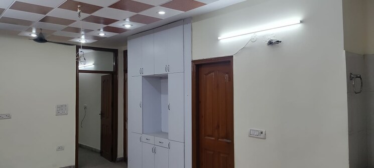 Room, laxmi nagar 4 Bedroom 900 Sq.Ft. Builder Floor In Laxmi Nagar Delhi 8803867