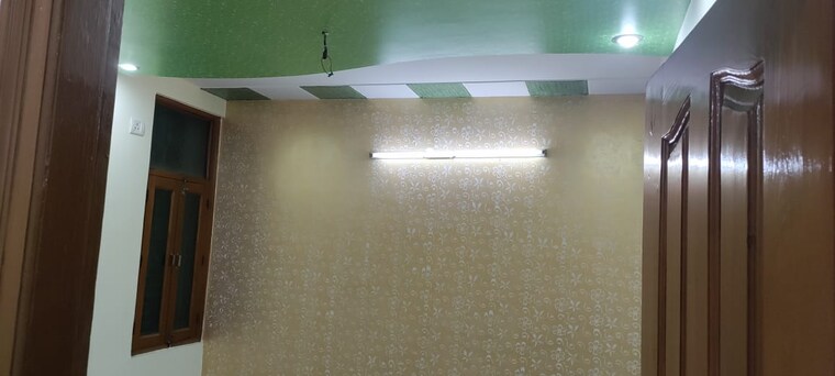 Room, laxmi nagar 4 Bedroom 900 Sq.Ft. Builder Floor In Laxmi Nagar Delhi 8803867