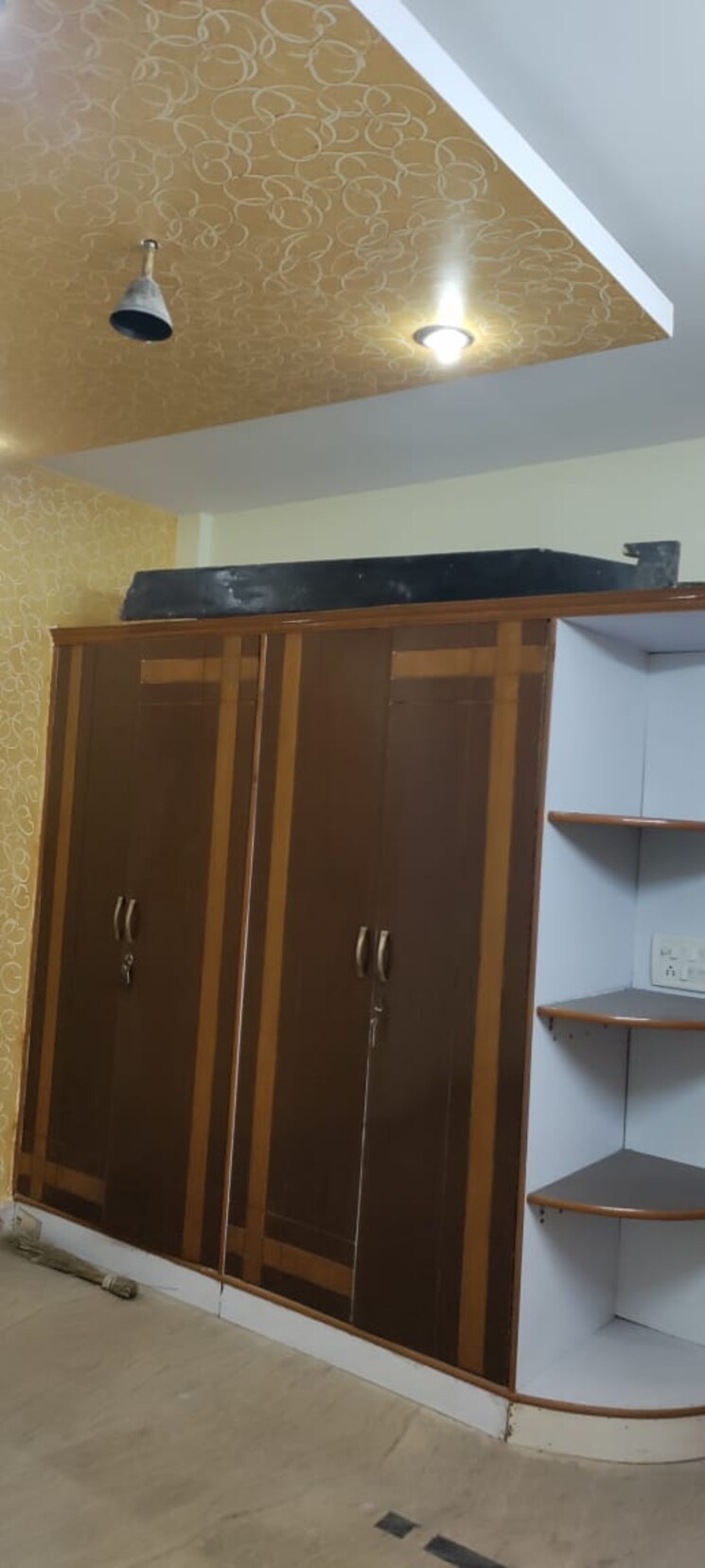 Room, laxmi nagar 4 Bedroom 900 Sq.Ft. Builder Floor In Laxmi Nagar Delhi 8803867