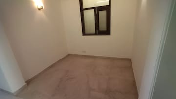 Room in 3 BHK Builder Floor at Panchsheel Enclave – for Rent