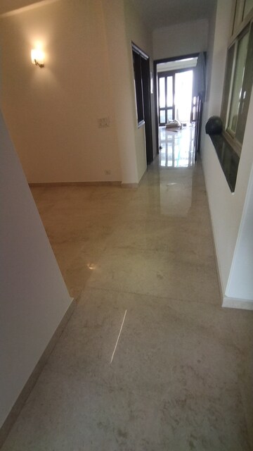 Room in 3 BHK Builder Floor at Panchsheel Enclave – for Rent