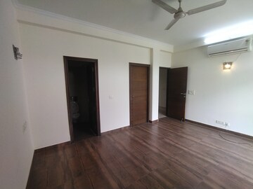 Room in 3 BHK Builder Floor at Panchsheel Enclave – for Rent