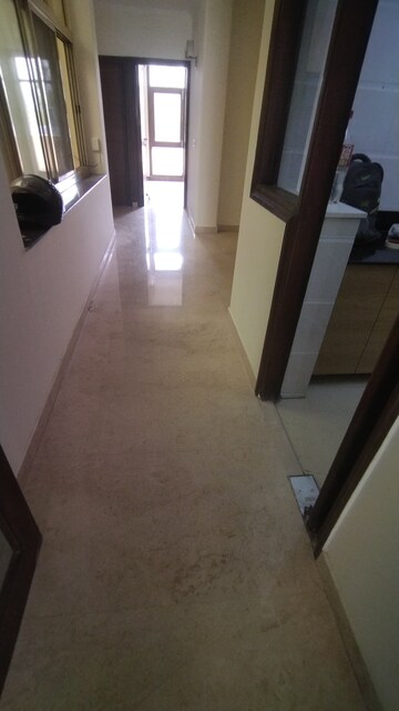 Room in 3 BHK Builder Floor at Panchsheel Enclave – for Rent