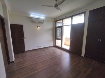 Room in 3 BHK Builder Floor at Panchsheel Enclave – for Rent