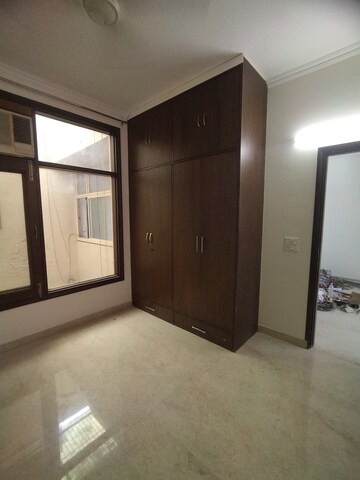 Room in 3 BHK Builder Floor at Panchsheel Enclave – for Rent
