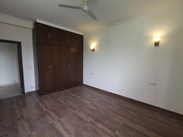 Room in 3 BHK Builder Floor at Panchsheel Enclave – for Rent
