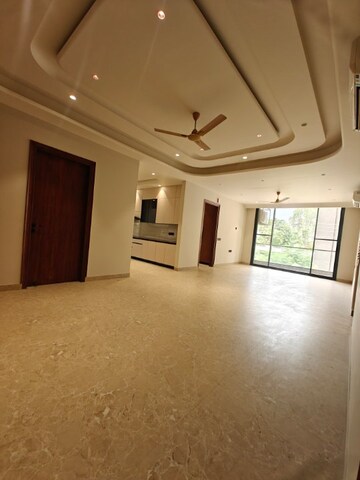 Building Lobby in 4 BHK Builder Floor at Maple Heights, Sector 43 – for Rent