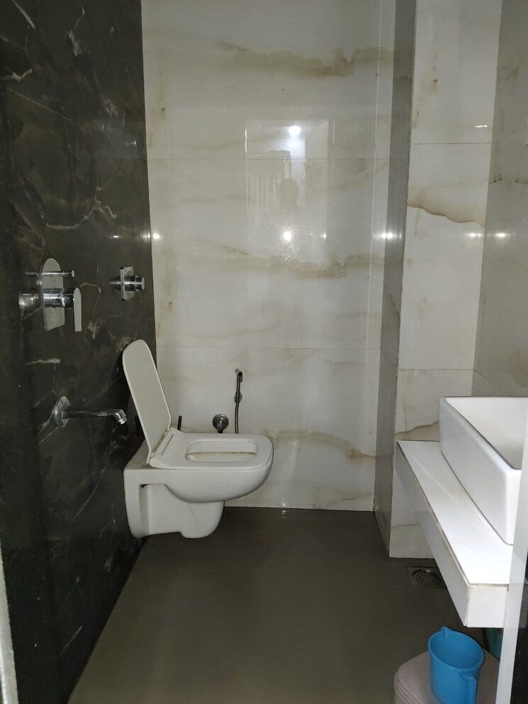 Bathroom, brookhill-tower 2 Bedroom 1000 Sq.Ft. Apartment In Andheri West Mumbai 8803881